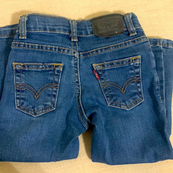 2 pair 3T Levi jeans - Picture 7 of 7